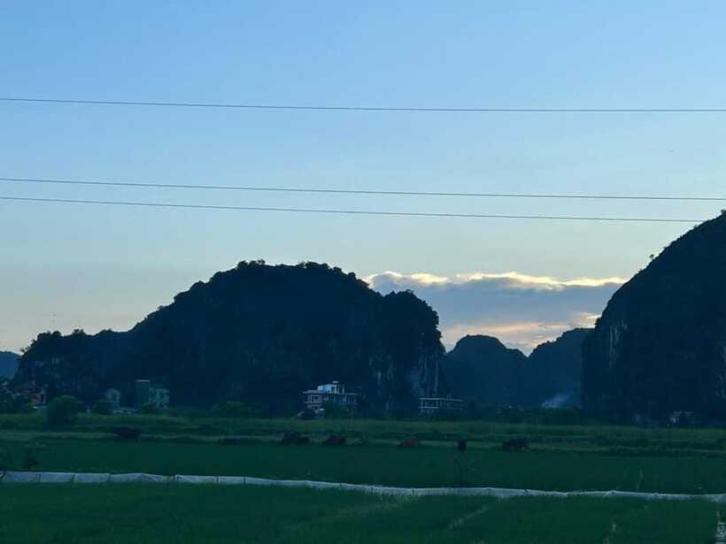 Sunset in Ninh Binh by Jeep (Trang An/Tam Coc pick up) - What to look for while browsing craft village products