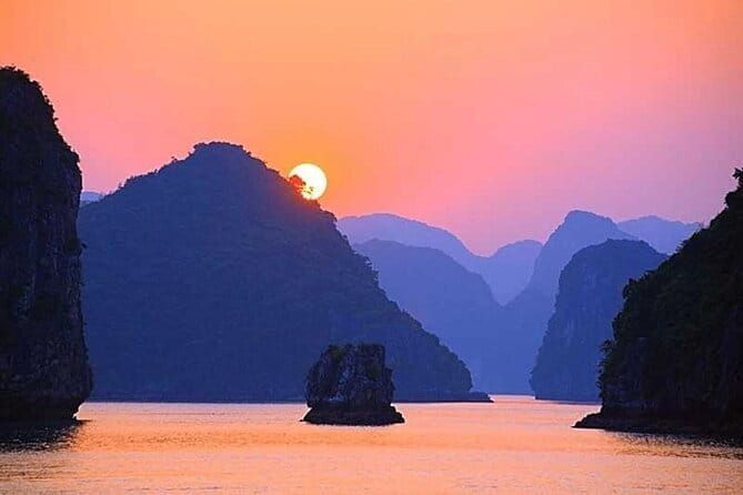 Sunset Tour in Lan Ha Bay | 4-star Daiichi Cruise - Stop 2: Passing Limestone Karsts and a Tea Party With Fruits