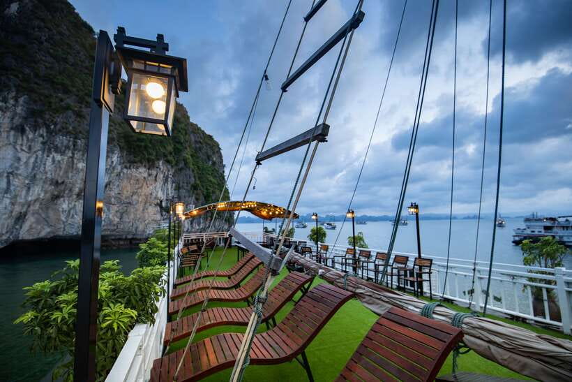 Swan Cruises: Bai Tu Long Bay 3 Day 2 Nights - Deluxe Cabin on a Cruise Boat: Comfort for 3 Days Without the Fuss