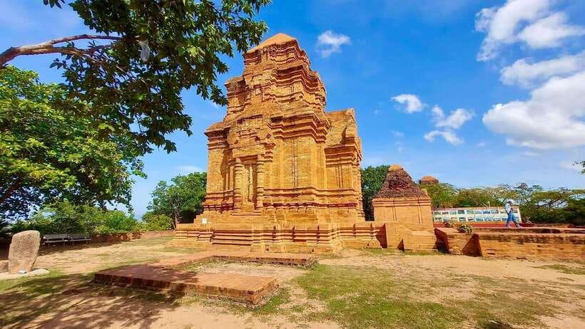 Ta Cu Mountain, Lying Buddha, Phan Thiet City, Cham Tower - Whale Temple (Van Thuy Tu), the fishermen connection, and the preserved skeletons