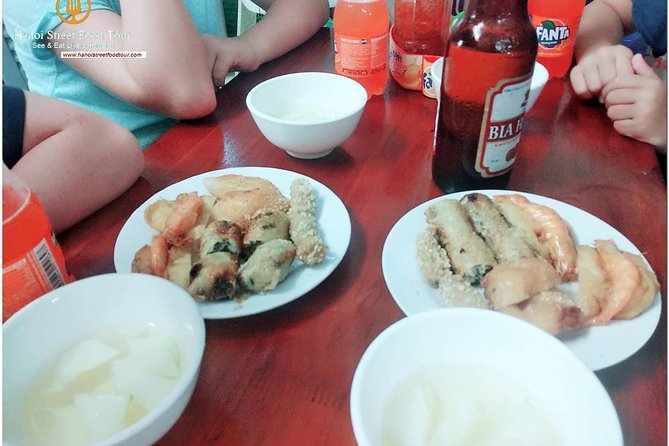 Tasting 8 Different Hanoi Street Foods at Noon Time - Meeting at Tran Nhat Duat and getting oriented fast