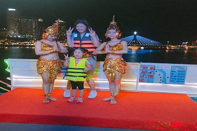 Tasty Dinner Han River Dragon Cruise by Yatch & Tradictional Show - Price and value: what $17 buys you on the water