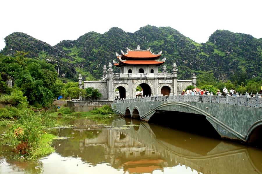 The Best Ninh Binh Tour: Hoa Lu - Trang An/TamCoc - Mua Cave - Trang An Boat Time: Why the Sampan Ride Is the Star of the Day