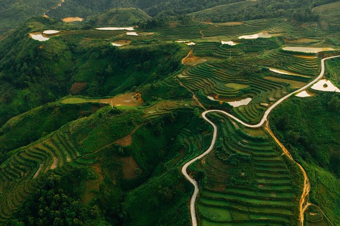 The Famous Ha Giang Loop Motorbike Adventure - Dong Van Karst Plateau Geopark, Dinh Vua Meo, and Lung Cu at the Top of Vietnam