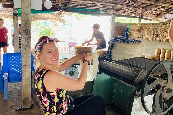 The hidden Fabulous Floating Market and Small Canal - Guides and Captains Who Actually Run the Morning