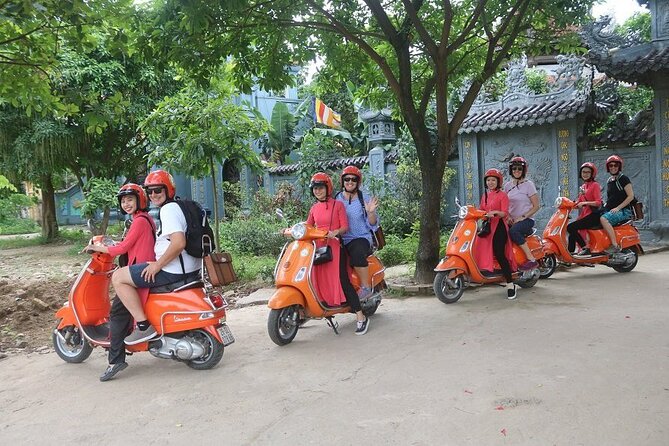 The insider's Hanoi + Train Street 4,5 Hours Female Ao Dai Riders - West Lake pause: a quieter Hanoi reset