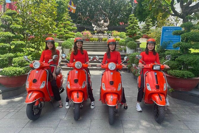 The insider's Hanoi + Train Street 4,5 Hours Female Ao Dai Riders - Duờng Tau Train Street: how to handle a famous stop without ruining the vibe
