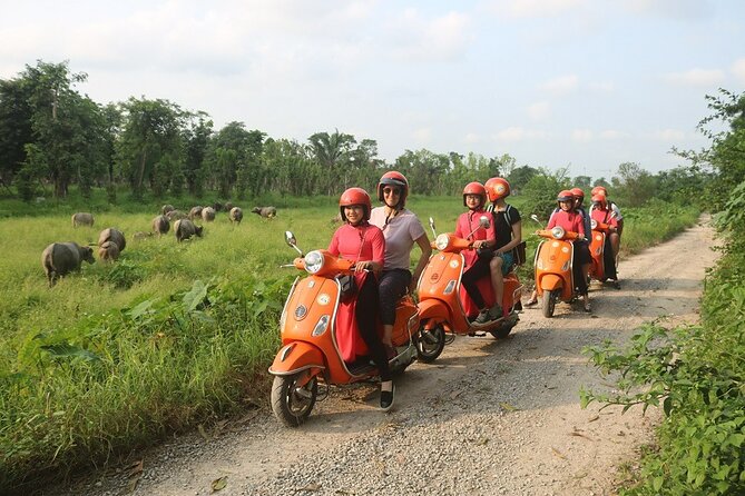 The insider's Hanoi + Train Street 4,5 Hours Female Ao Dai Riders - Back toward the Old Quarter and the end-of-day flow