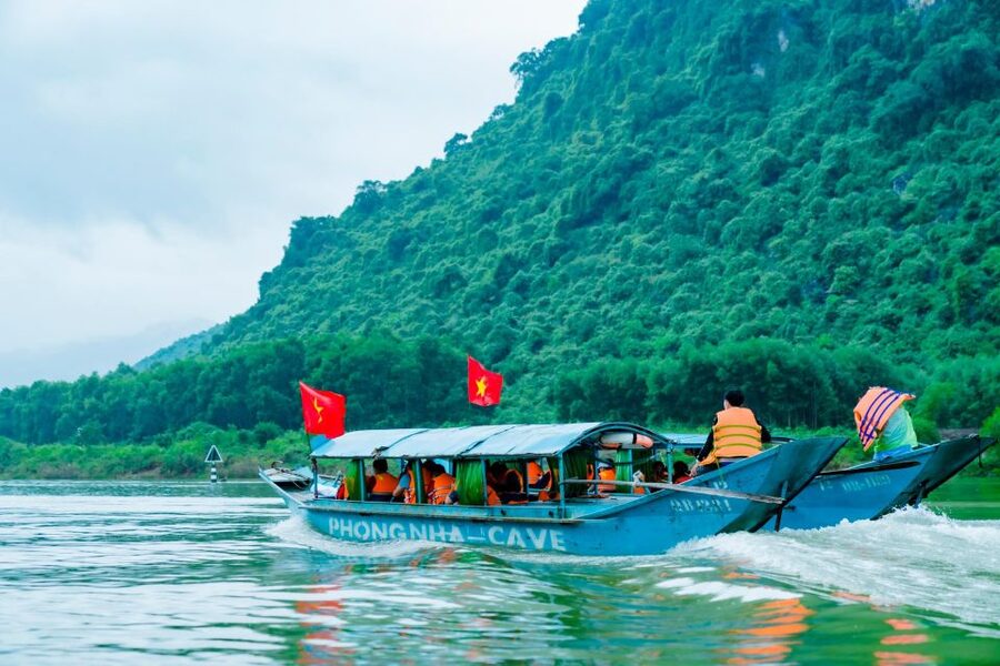 Tour Phong Nha-Ke Bang National Park 2 days 1 night - Day 1: From Dong Hoi Roads to Paradise Cave Stalactites