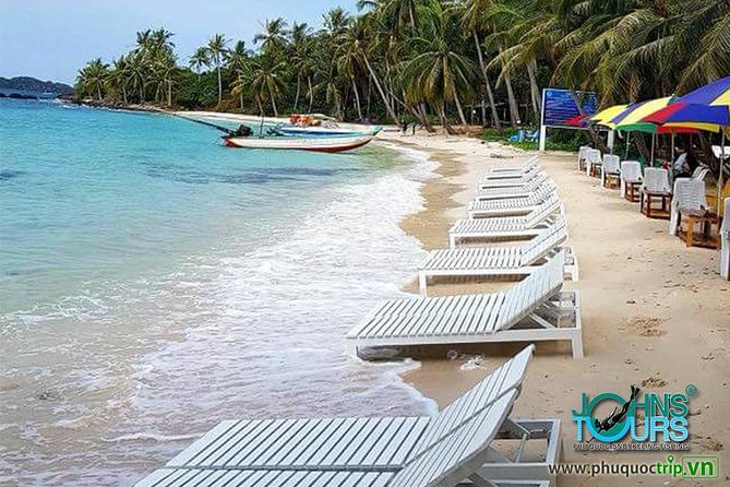 Trip 3 : 3 Islands by boat - Stop 1 Mong Tay (Fingernail Island): Relax, Swim, and Get Your Bearings