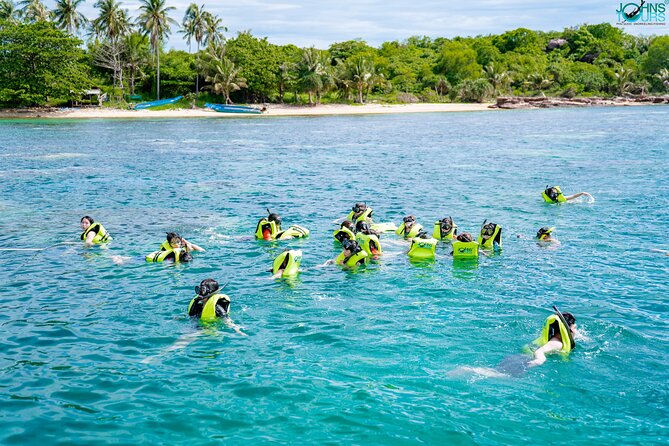 Trip 3 : 3 Islands by boat - Stop 3 May Rut Island: Beach Time, Sun, and Photo Opportunities