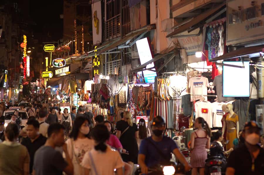 Weekend Hanoi Night Market & Street Food Tour - What to Wear and Bring for a Hanoi Night Market Walk
